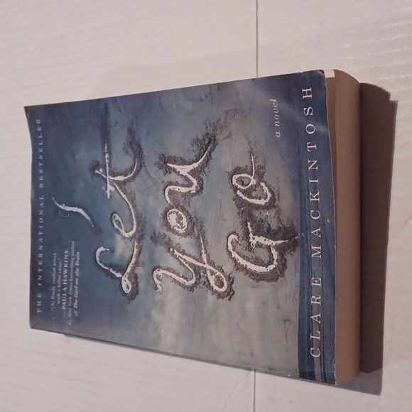 $4 Add-on "I Let You Go" by Clare MacKintosh - Paperback Novel - Picture 1 of 9
